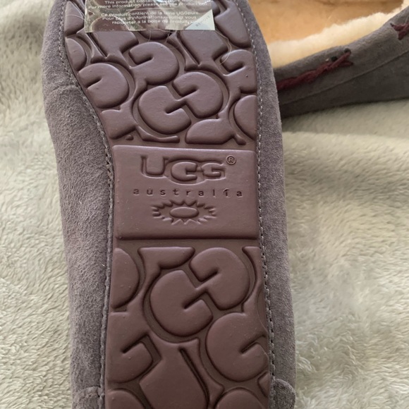 Ugg Ansley Water Resistant Slipper - Picture 3 of 5